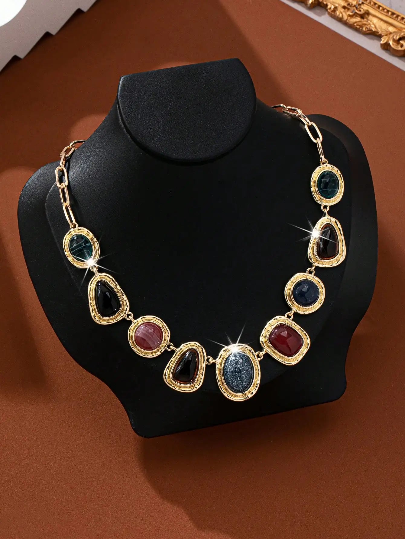 A Light Luxury, High-Design, Fashionable, Sexy, Casual and Versatile Women's Pendant Necklace