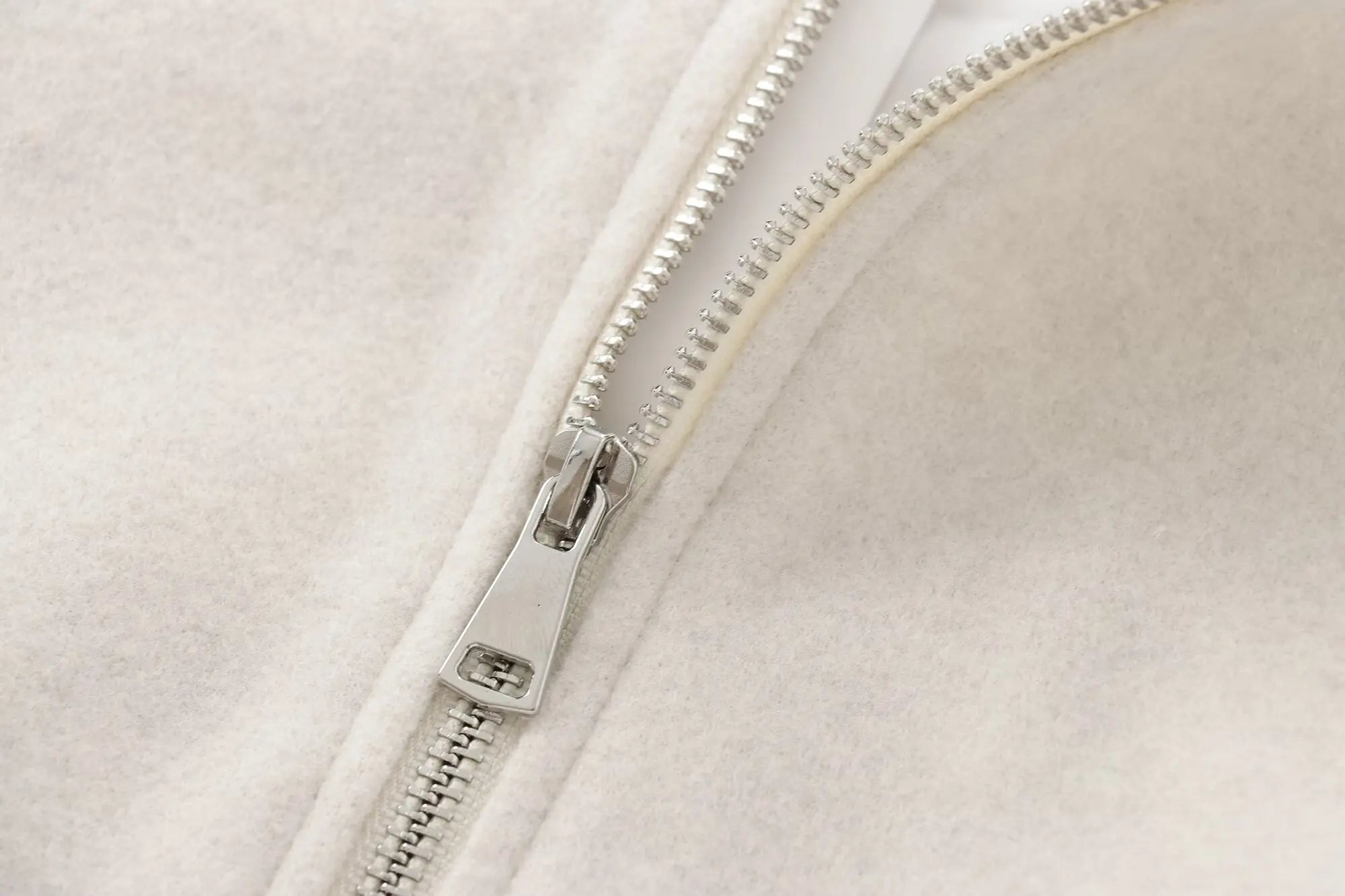 MUJER Red Zipper Bomber Jackets for Women Soft Cropped Jackets Woman 2025 Long Sleeve Woman's Sports Jacket New in Outerwears