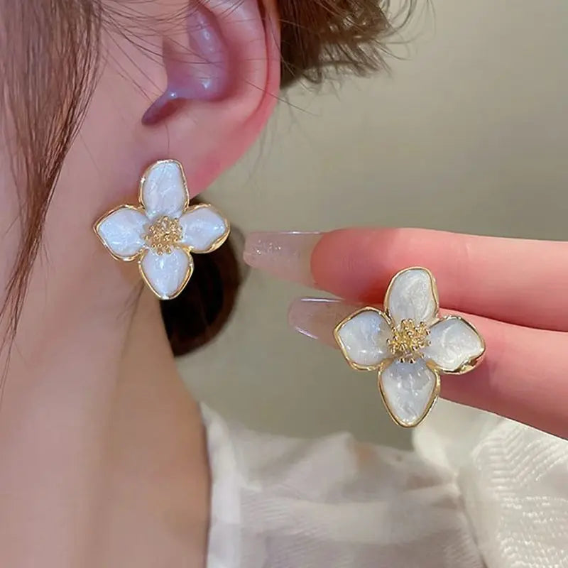 White Enamel Oil Flower Earrings for Women Party Elegant Metal Temperament Floral Drop Earrings Party Plant Sweet Jewelry