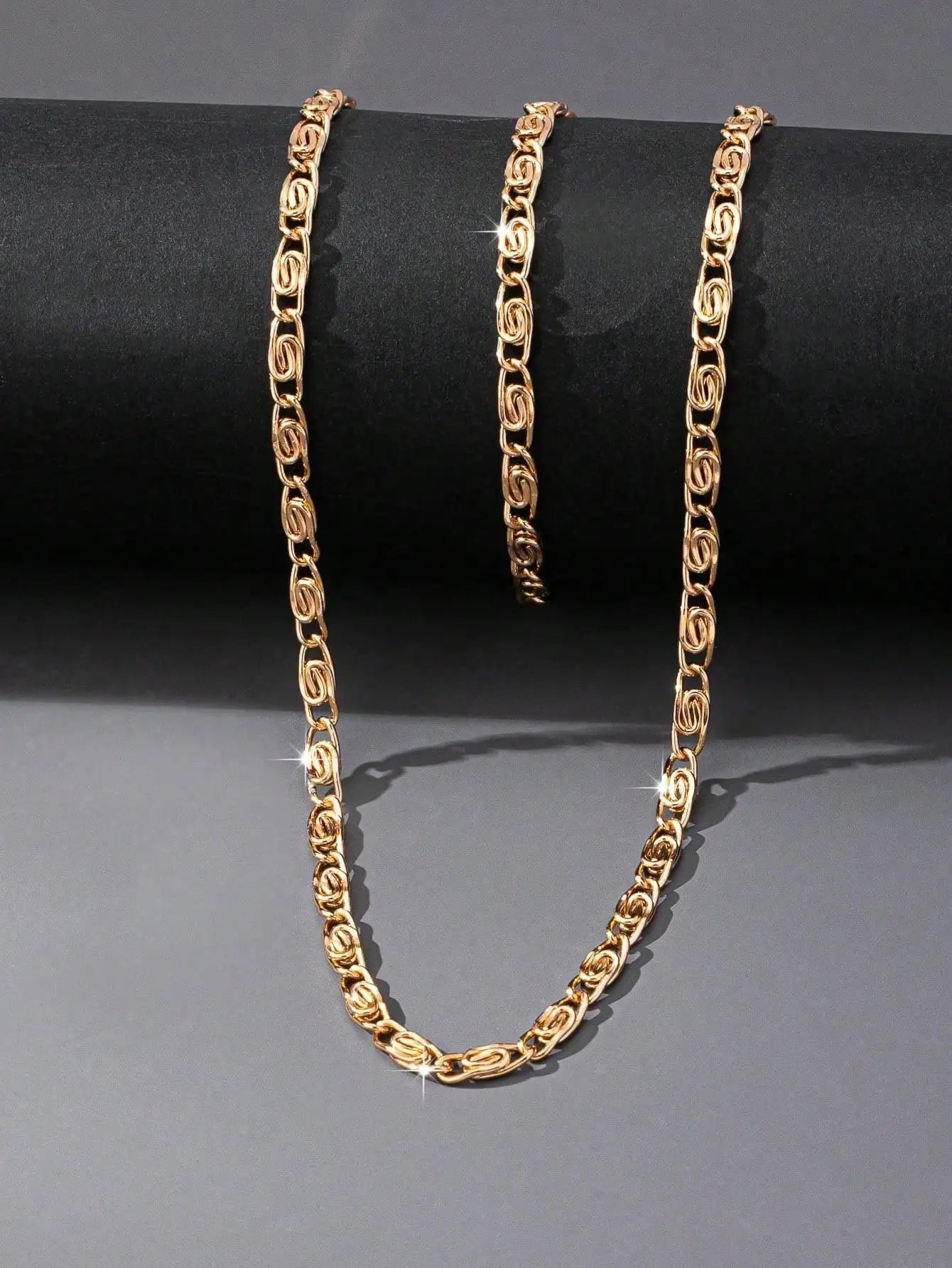 A Set of Sexy and Casual Women's Necklaces and Bracelets, Fashionable, Personalized and Versatile Women's Jewelry Set