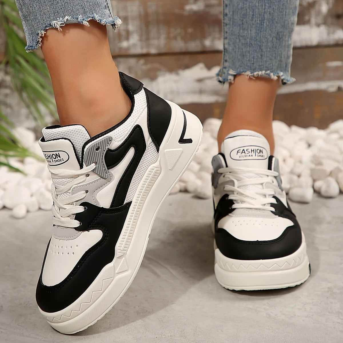 Fashionable Sneaker Breathable Black White Shoes for Women All Seasons, Casual and Sports Wear, Trendy Ins Style