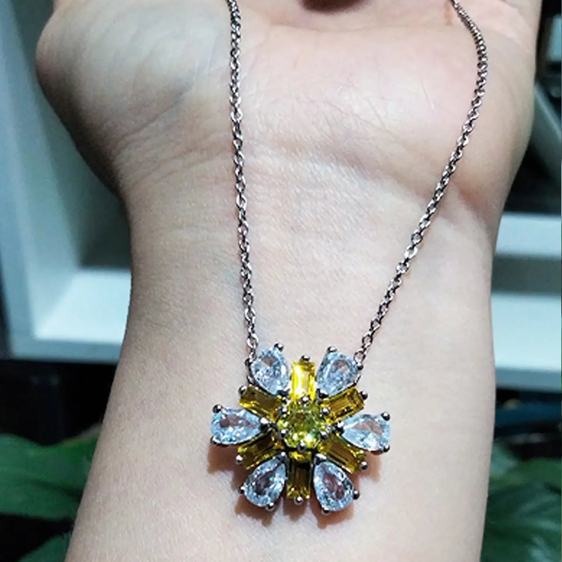 Necklacef Flower Love Original High Quality Jewelry Luxury Brand Crystal Exquisite Pendant Crystal Party Gift for Women