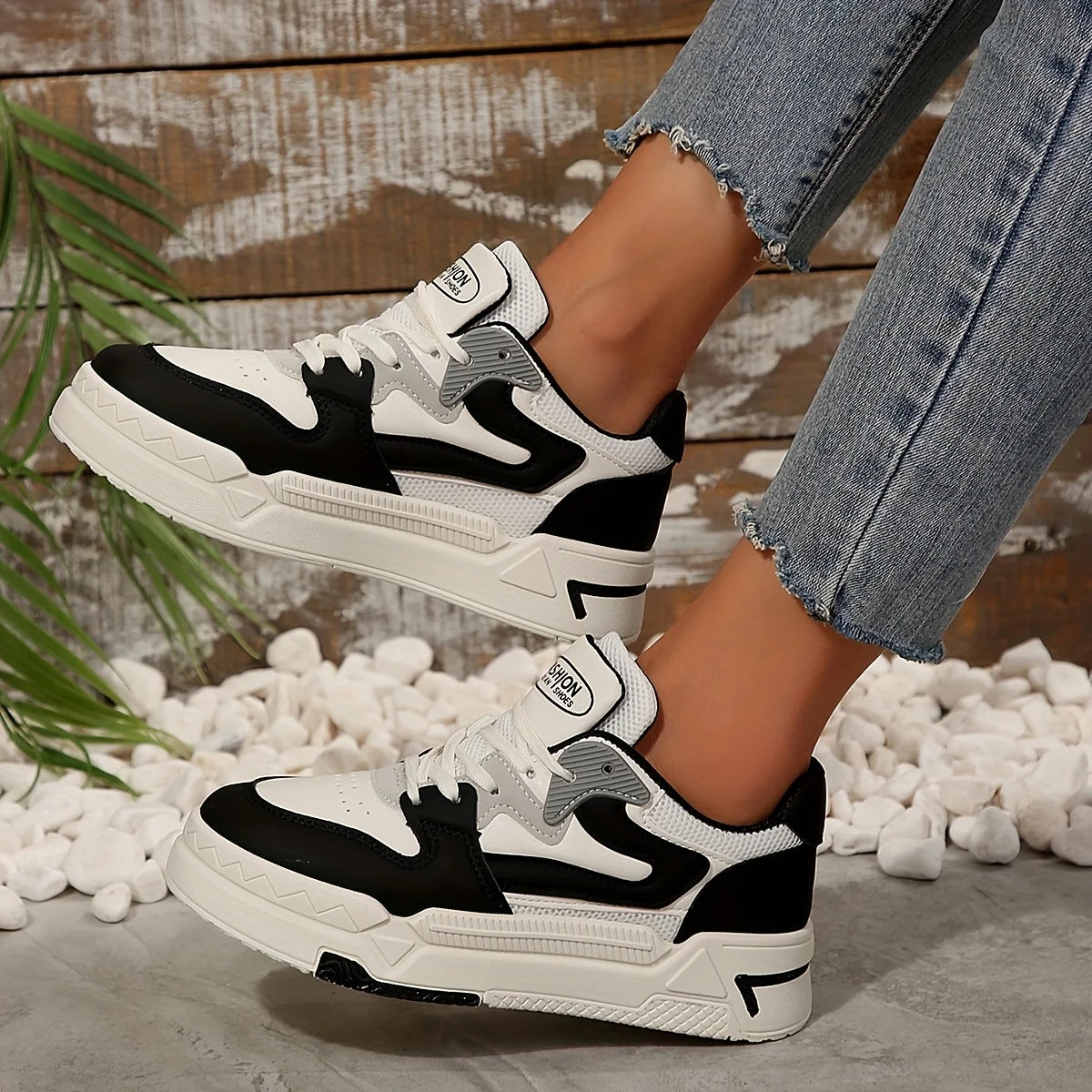 Fashionable Sneaker Breathable Black White Shoes for Women All Seasons, Casual and Sports Wear, Trendy Ins Style