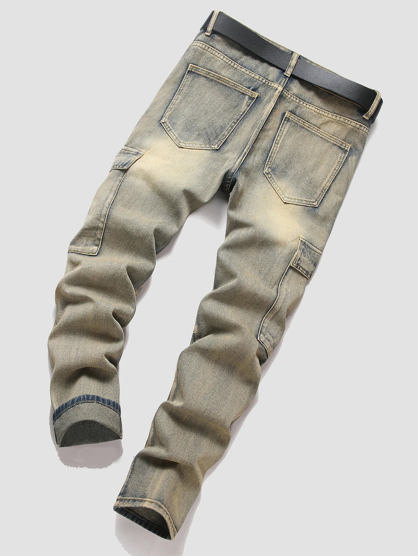 Men’s trendy street style straight-leg workwear non-stretch jeans.