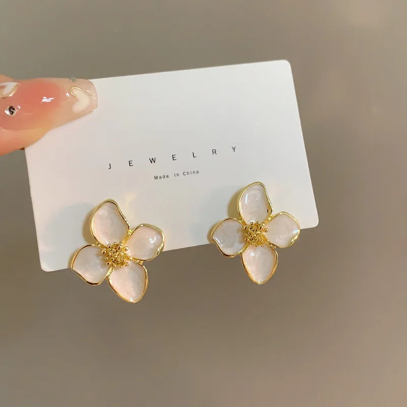White Enamel Oil Flower Earrings for Women Party Elegant Metal Temperament Floral Drop Earrings Party Plant Sweet Jewelry