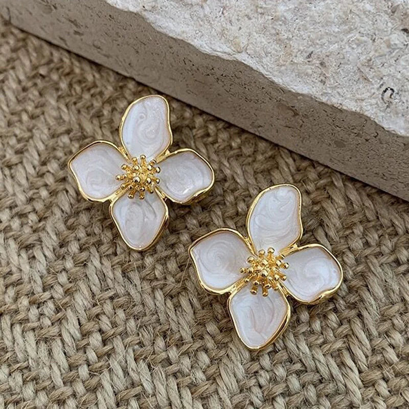 White Enamel Oil Flower Earrings for Women Party Elegant Metal Temperament Floral Drop Earrings Party Plant Sweet Jewelry