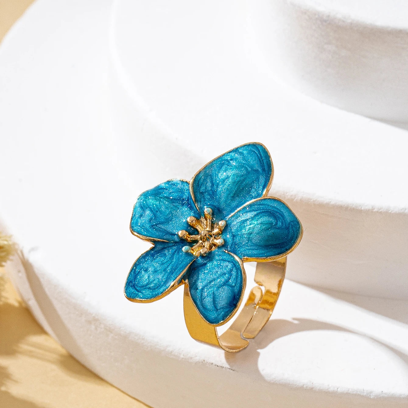 A Women's Open Ring with Flowers in Various Colors to Choose From, a Colorful and Fashionable Open Ring Suitable for Daily Wear and Holidays