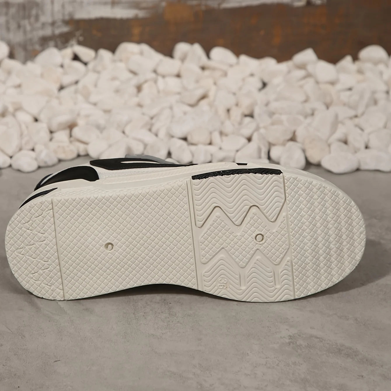 Fashionable Sneaker Breathable Black White Shoes for Women All Seasons, Casual and Sports Wear, Trendy Ins Style