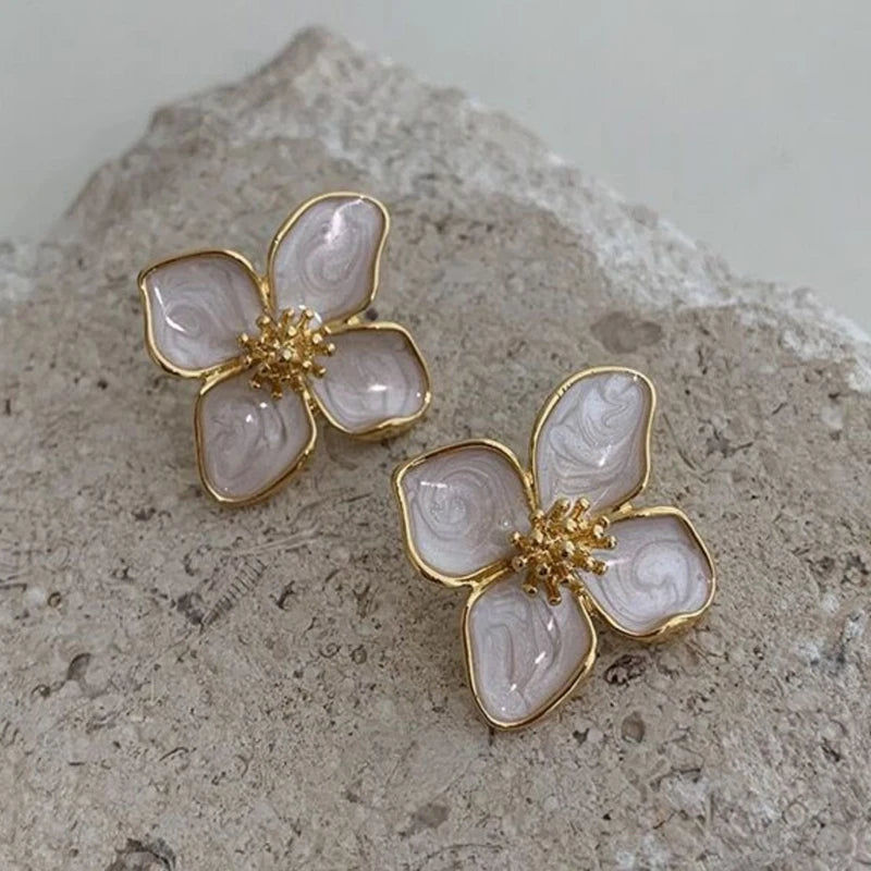 White Enamel Oil Flower Earrings for Women Party Elegant Metal Temperament Floral Drop Earrings Party Plant Sweet Jewelry