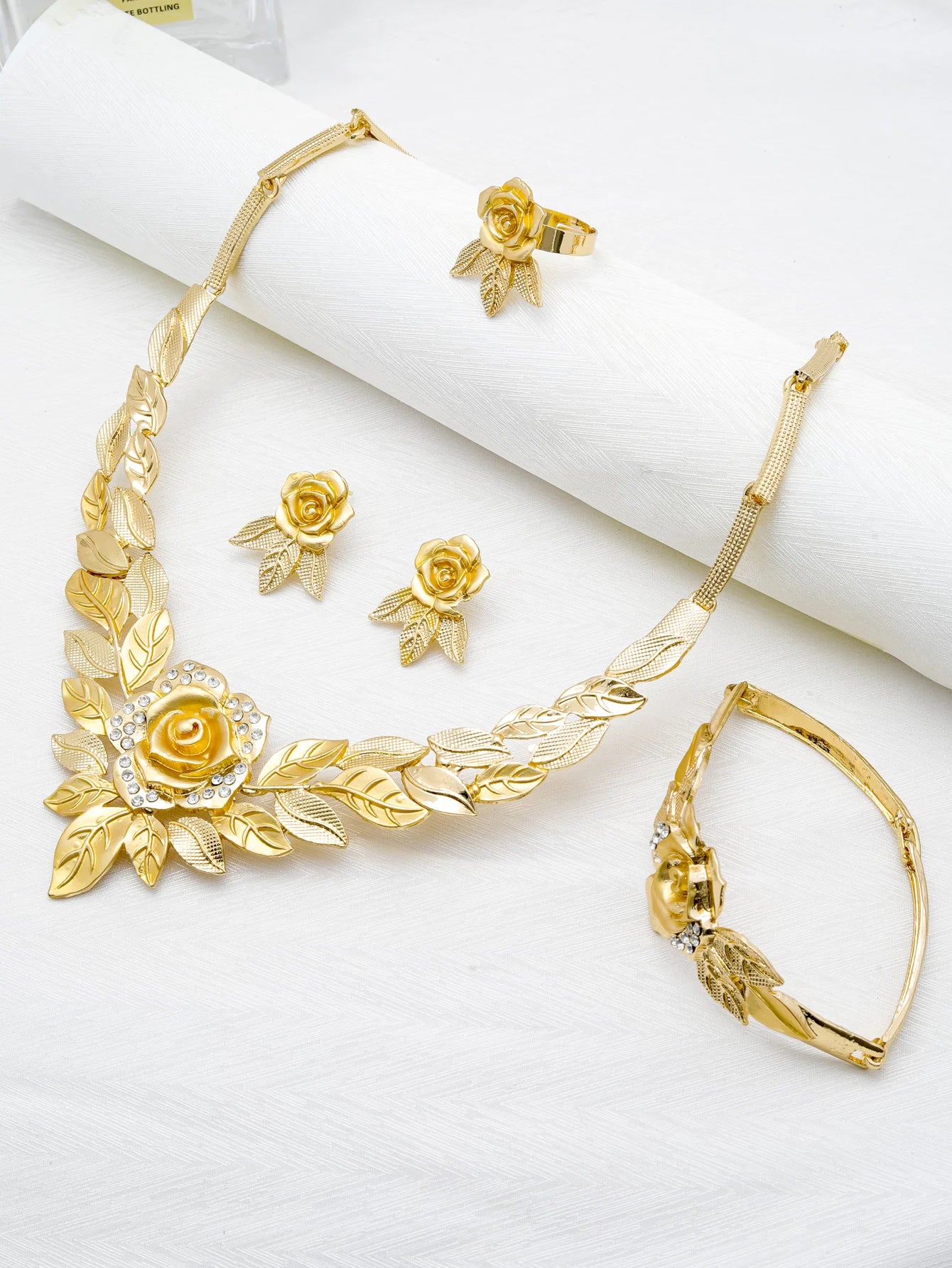 Jewelry Sets for Women Flower Pendant Necklace 18k Gold Plated Fashion Design Earring Bracelet Ring Sets Exquisite Gifts