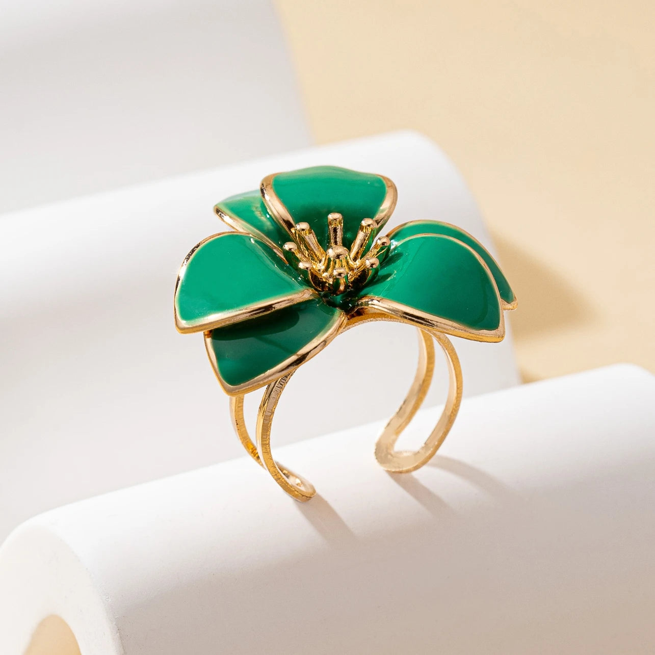 A Women's Open Ring with Flowers in Various Colors to Choose From, a Colorful and Fashionable Open Ring Suitable for Daily Wear and Holidays