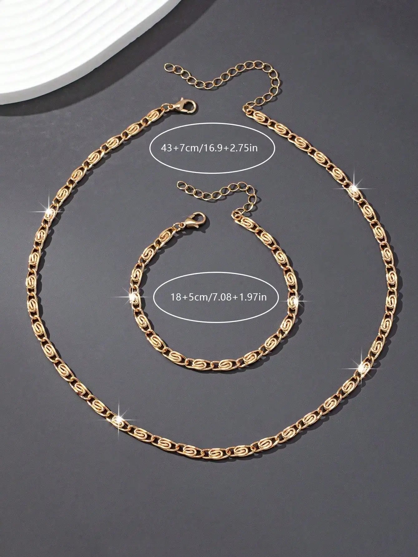A Set of Sexy and Casual Women's Necklaces and Bracelets, Fashionable, Personalized and Versatile Women's Jewelry Set