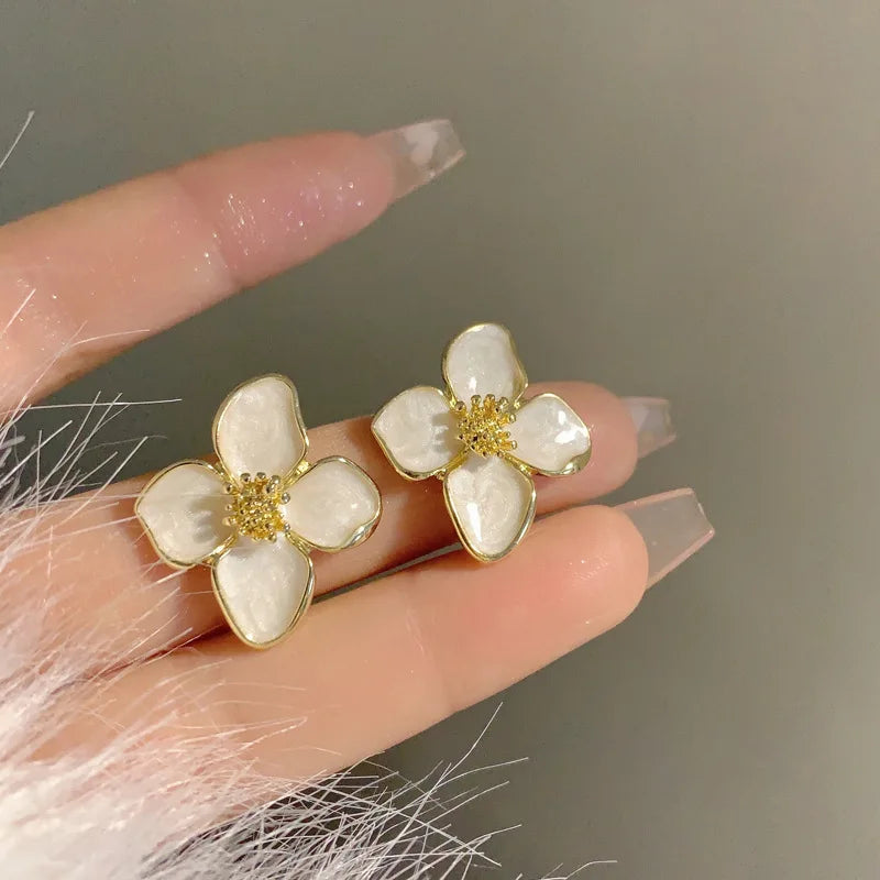 White Enamel Oil Flower Earrings for Women Party Elegant Metal Temperament Floral Drop Earrings Party Plant Sweet Jewelry