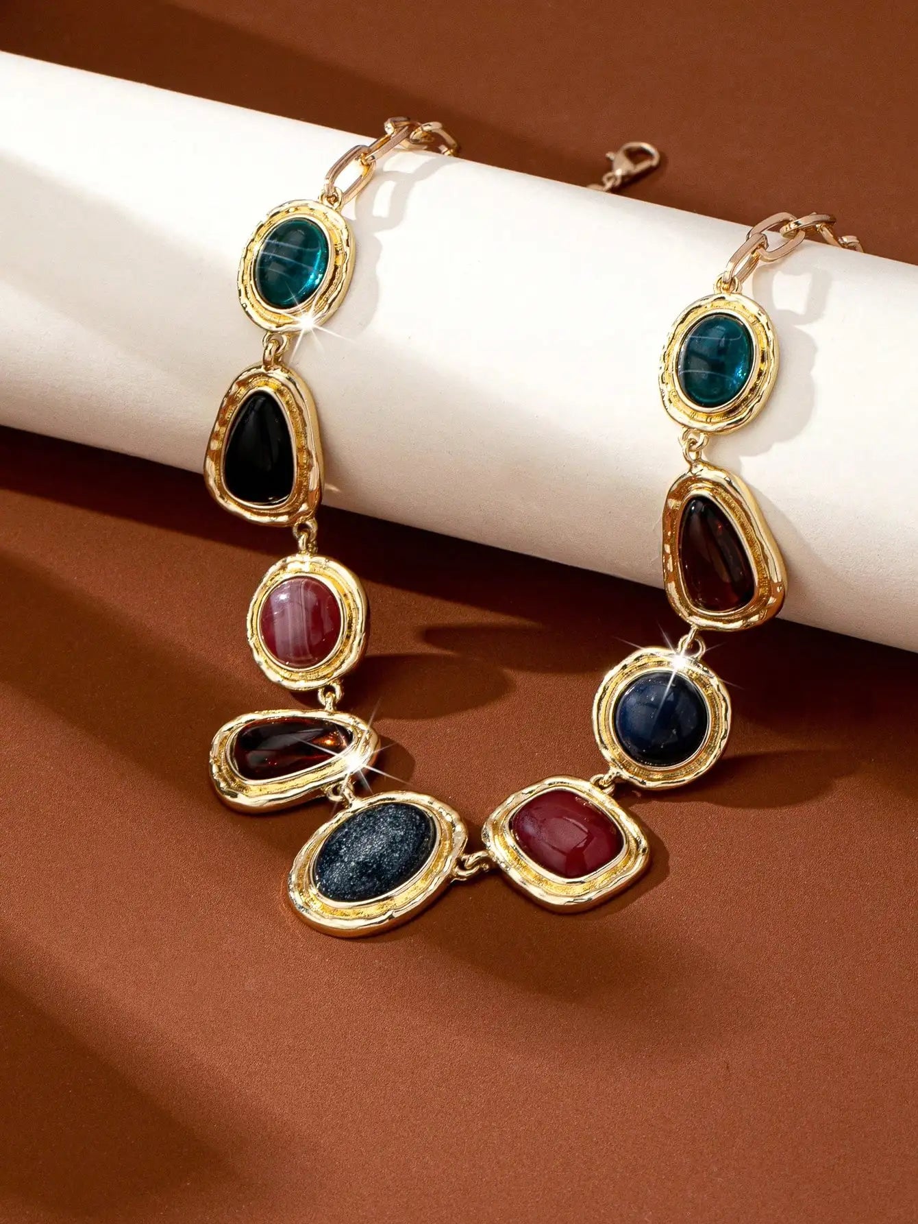 A Light Luxury, High-Design, Fashionable, Sexy, Casual and Versatile Women's Pendant Necklace