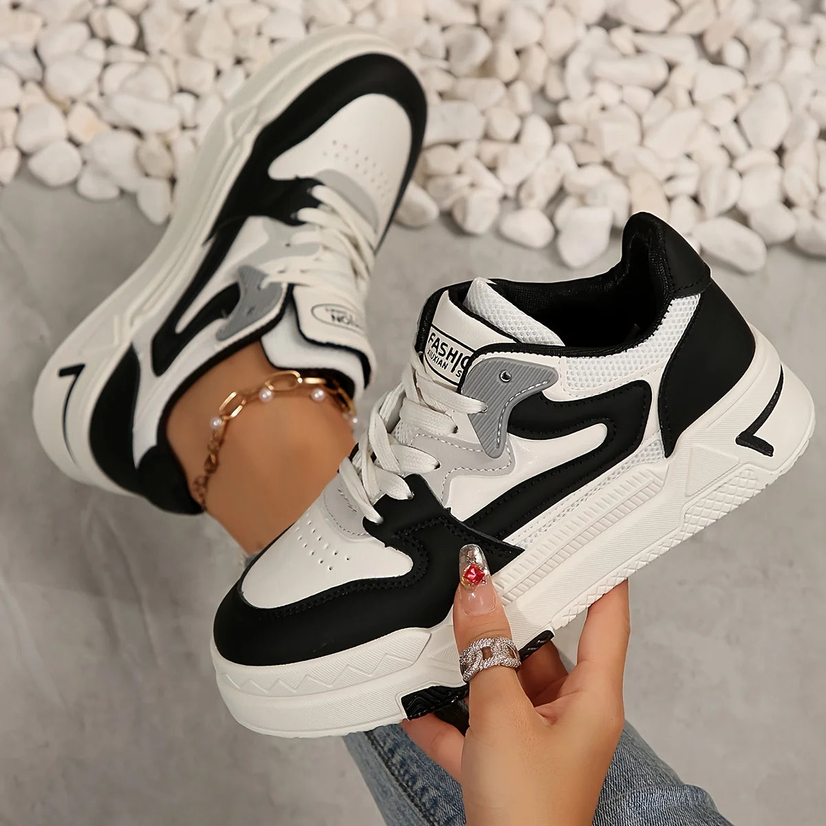 Fashionable Sneaker Breathable Black White Shoes for Women All Seasons, Casual and Sports Wear, Trendy Ins Style