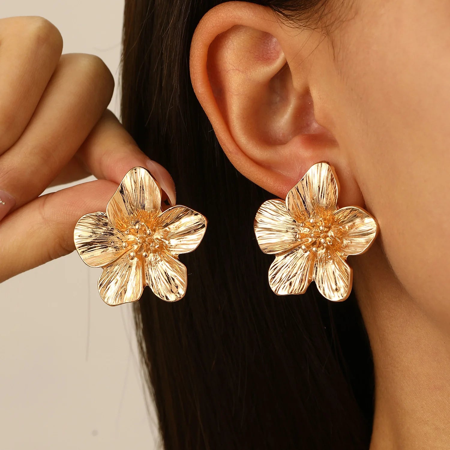 Stainless Steel Flower Stud Earrings for Women Girls Vintage Gold Color Metal Earrings Trendy Daily Wear Fashion Jewelry Gifts