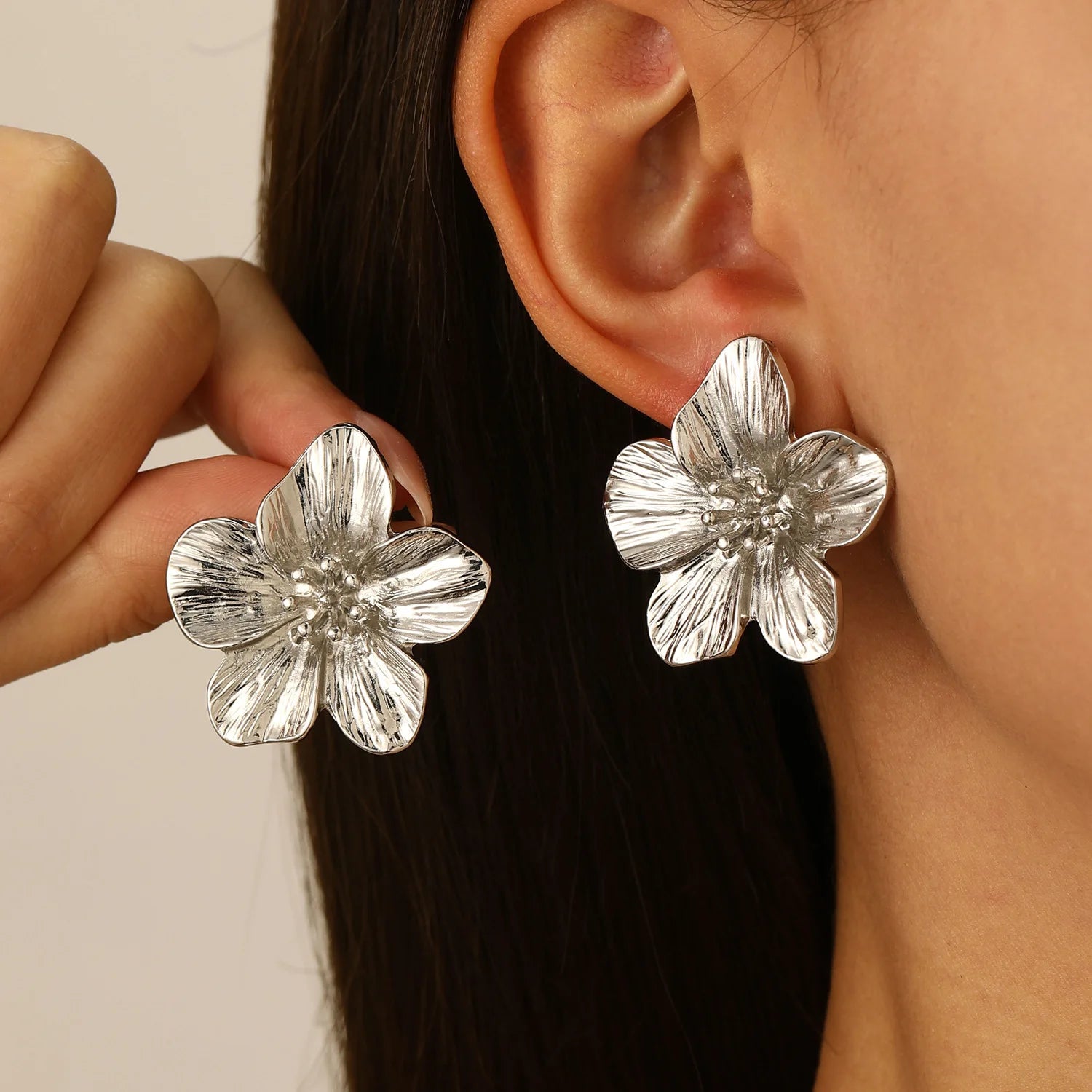 Stainless Steel Flower Stud Earrings for Women Girls Vintage Gold Color Metal Earrings Trendy Daily Wear Fashion Jewelry Gifts